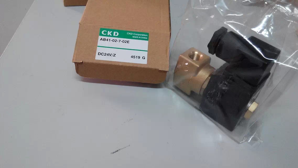 两位三通电磁阀AB41-02-7-02EABS-DC24V